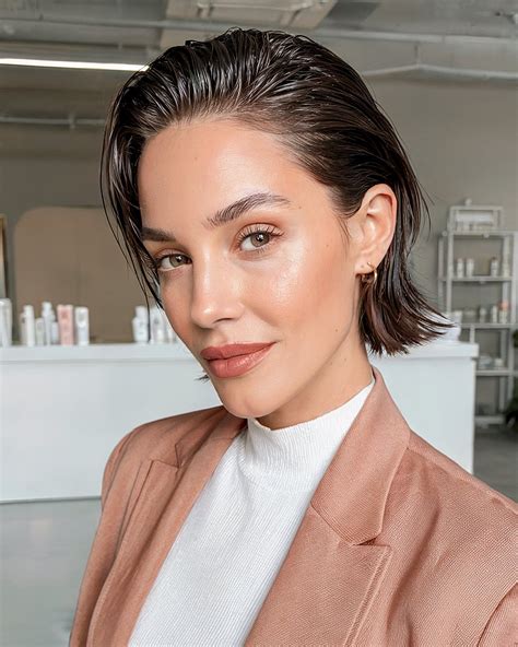 20+ Easy Ways to Style Greasy Hair and Still Look Amazing in 2025