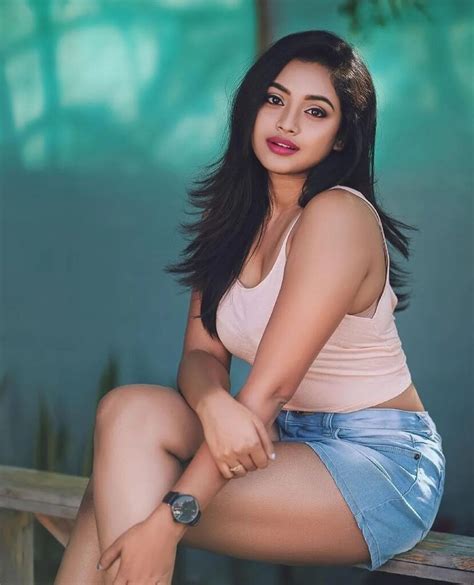 sri lankan women meet hot females   small country