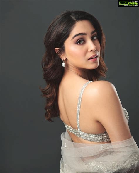 sharvari wagh wiki biography age gallery spouse
