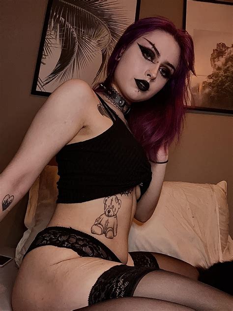 Would you like to see your cum on my face on our first date? : r/goth_girls