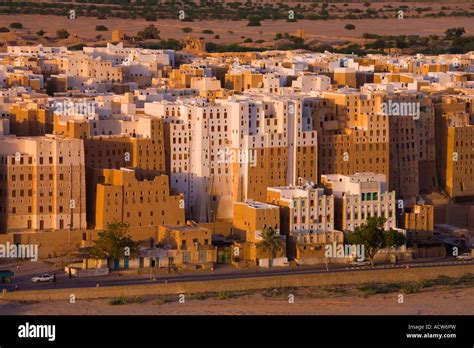 Shibam yemen hi-res stock photography and images - Alamy