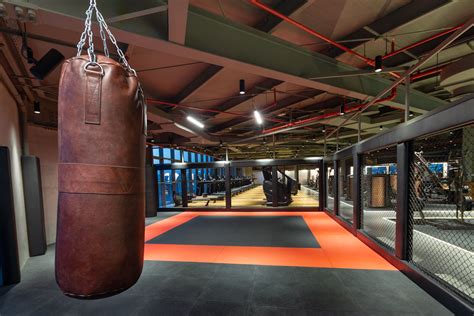 EDGE Architects' Seven Gym project is a great take raw modernism