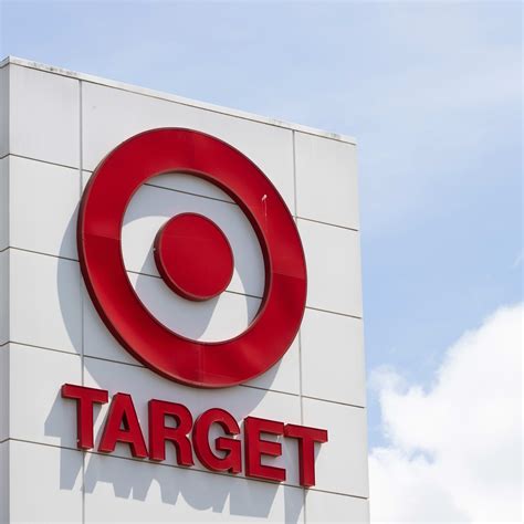 Cassandra "Elvira" Peterson's Net Worth (2025) - Parade