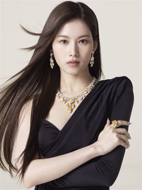 TWICEのSANA、グラフ初のジャパンアンバサダーに就任！ | ACTRESS PRESS