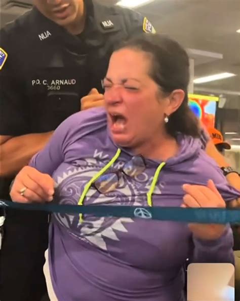 Drunken sisters throw a tantrum after being told they can’t board Aer