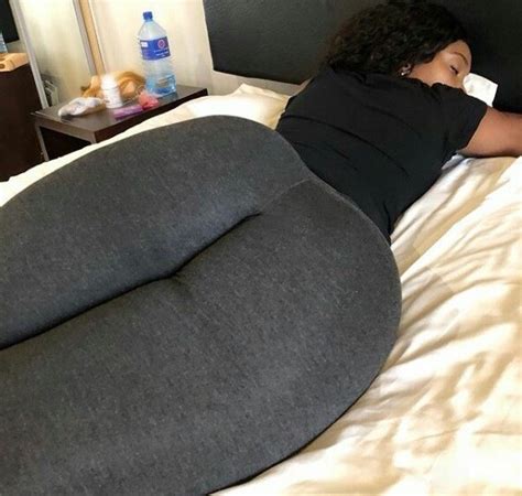 tanzanian curvy model sanchis butt  hips  takes