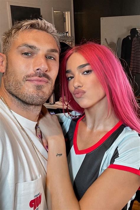 Dua Lipa just got hot pink hair | Vogue India