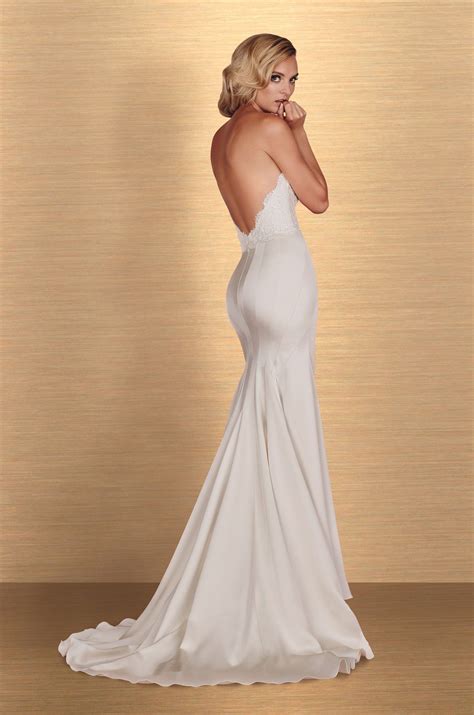 Elegant Fitted Wedding Dresses Top 10 - Find the Perfect Venue for Your