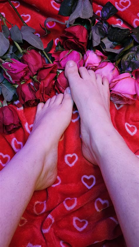 Valentine's Feet 🌹 : r/ajsaetra