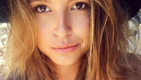 Classify Marisa Papen