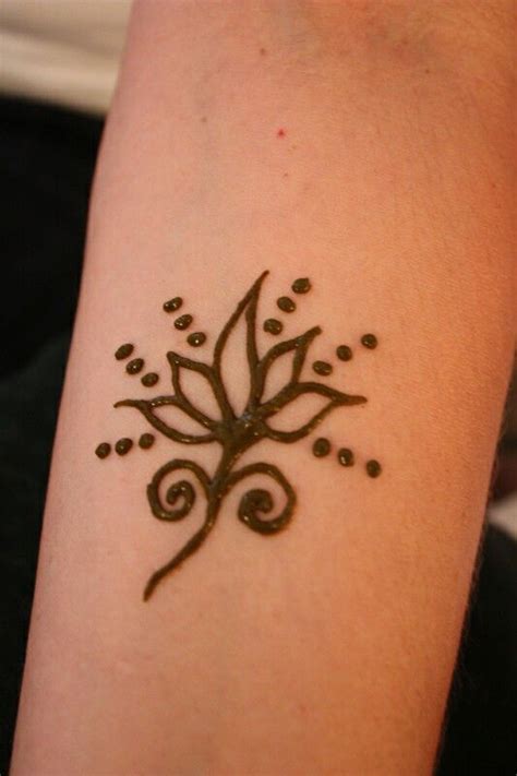 Easy Flower Henna