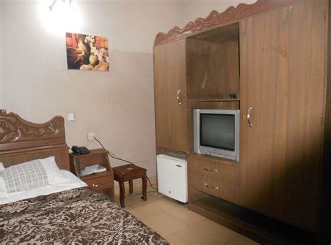 Deluxe Room In Canewood Hotels In Warri, Delta | Plistbooking.com | 301807