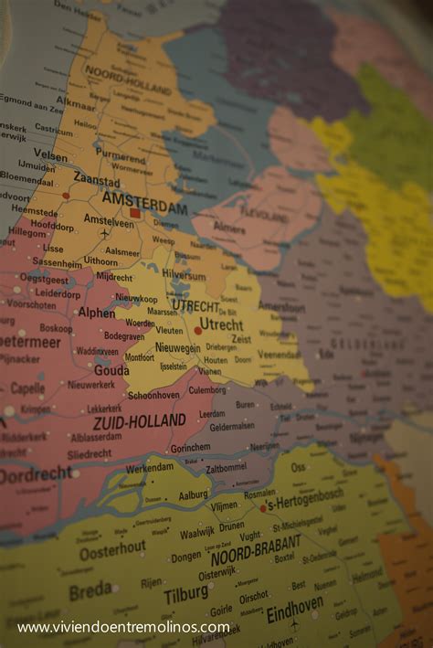 Holanda vs. Países Bajos — Viviendo Entre Molinos