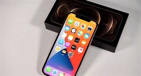 Смартфон Apple iPhone 13 позбудеться ще одного комплектуючого