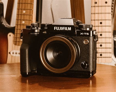 A Fun Experiment: PolarPro Lightleak 28mm F11 X Mount Lens on Fujifilm