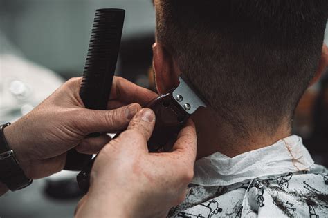 Nice haircuts for men boost confidence in the workplace 5