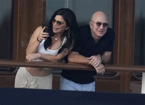 Lauren Sanchez shows off engagement ring on Jeff Bezos' $500M yacht