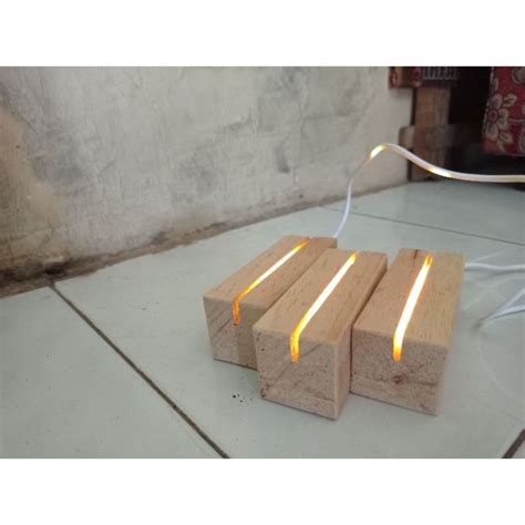 Stand foto dudukan akrilik kayu / stand kayu akrilik custom / stand ...