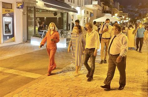 Με τη Λίνα Μενδώνη στη Σκιάθο Ζέττα και Αγοραστός - TheNewspaper.gr