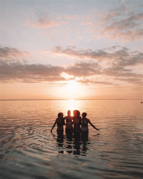 Reunion Island Travel Guide for Girls