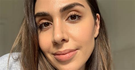 Mixing Polyglutamic Acid & Foundation For Natural Glow