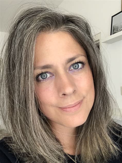Women are embracing grey hair highlights for a natural transition 37
