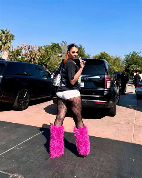 scotty with the body in 2025 | Cute friend photos, Chill outfits, Baddies