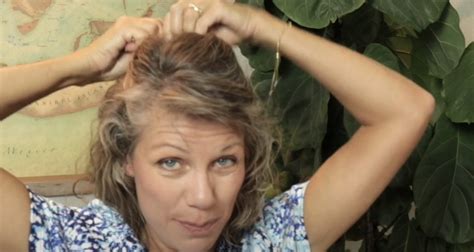 7 Super Cute Ways to Wear Mini Hair Clips (with Video & Pictures)