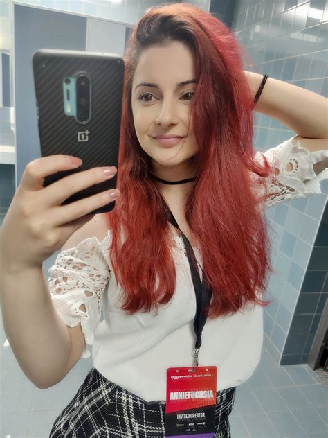AnnieFuchsia on Twitter: "Posting a selfie wearing a lanyard with my