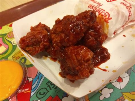 Richeese Factory Jogja, Menikmati Ayam Pedas dengan Saus Keju