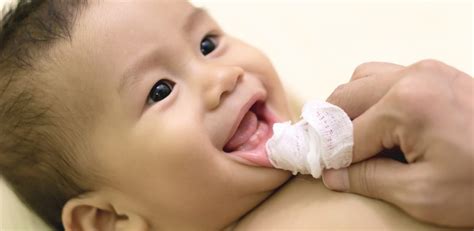 how to clean newborns tongue