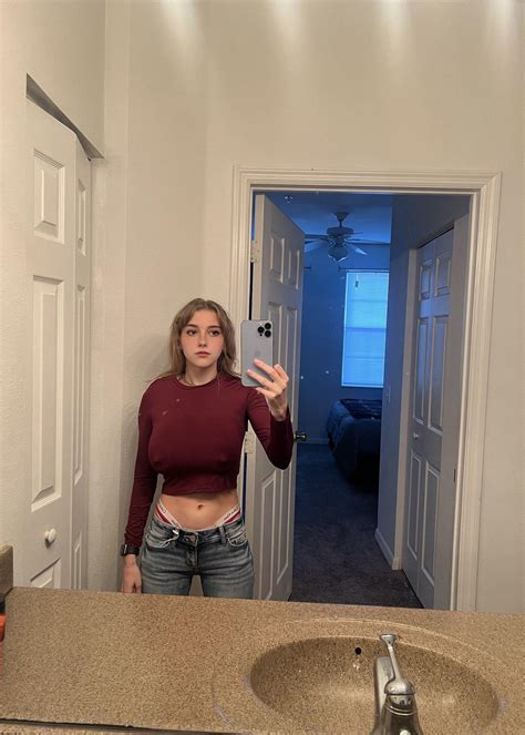 Belly show off : r/StomachNSFW