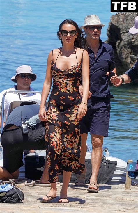 Aubrey Paige on Beach (13 Photos) - Sexy e-Girls🔞