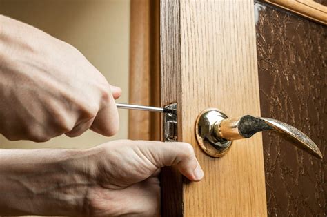 common signs     replacement door red oak home exteriors