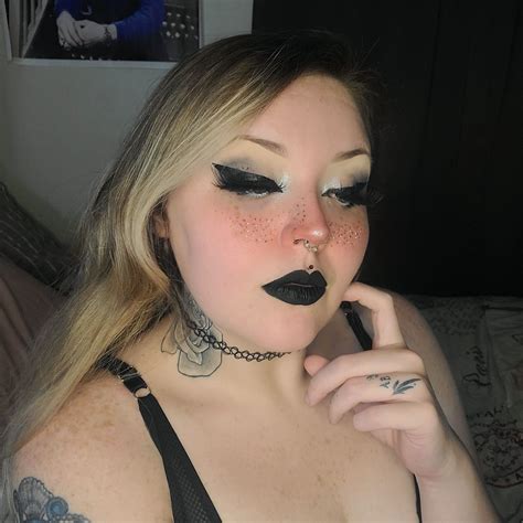 Pregnant and extremely thick milf [26] VERY new content and active with