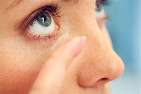 Best Contacts for Dry Eyes: Discover The Relief You Need