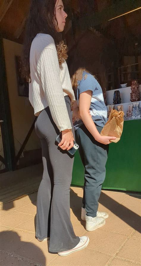 Gorgeous little bubble butt - Spandex, Leggings & Yoga Pants - Forum