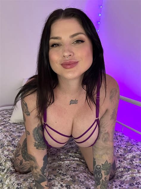 DEMI NOVAK on Twitter: "Going live on Onlyfans in 30 mins! Only $4 to