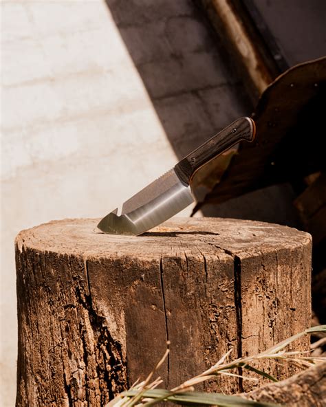 choosing  perfect knife handle material  comprehensive guide maxsa