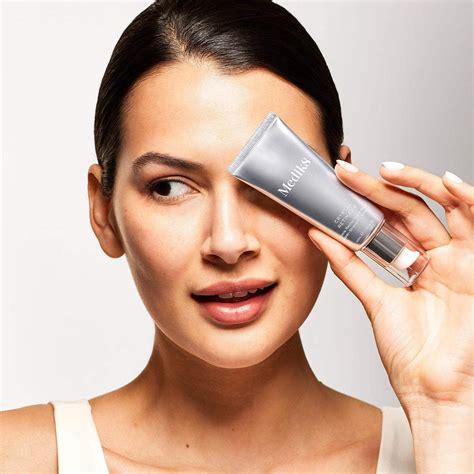 How to Use Retinal in Your Skincare Routine – Medik8