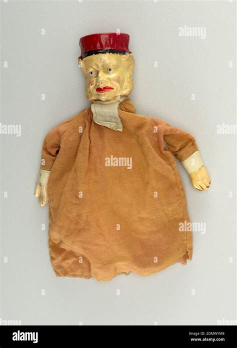 Pill box hat hi-res stock photography and images - Alamy