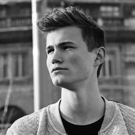 Max S. – NEWfaces