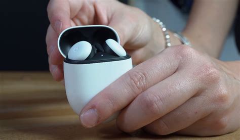 Google Pixel Buds 3 in arrivo: spunta la certificazione FCC