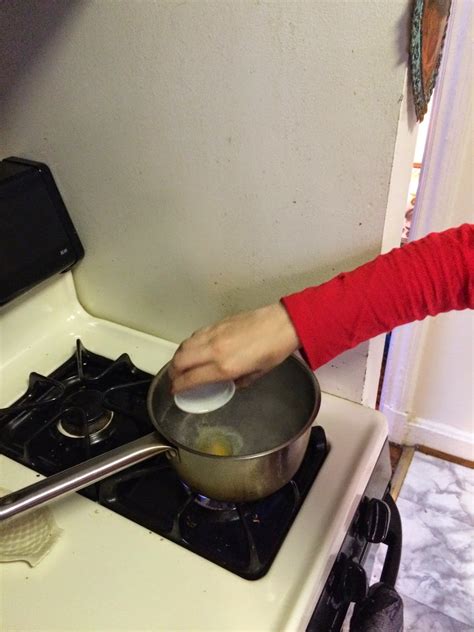 Egg Broken: To Perfectly Poach an Egg
