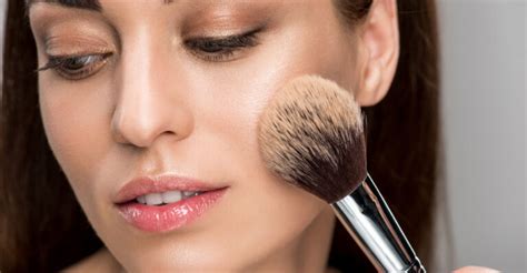The 10 Best Translucent Powders to Buy in 2024 - Beauty Mag