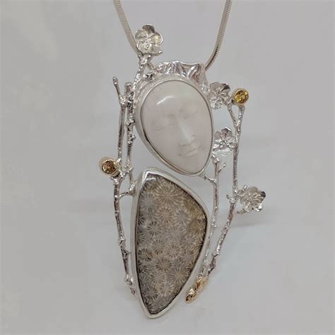 Antheia Pendant by Andrea Russell - The Avenue Gallery
