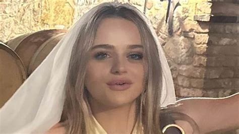 Joey King and her friends dress up as 'famous Steves' for bachelorette ...
