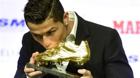 Ronaldo receives Golden Boot | Al Arabiya English