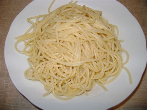 HANIM ELİ: Sade Spagetti Tarifi