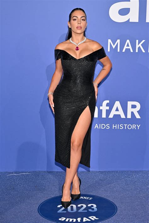 Georgina Rodriguez Outfits & Style Photos • CelebMafia